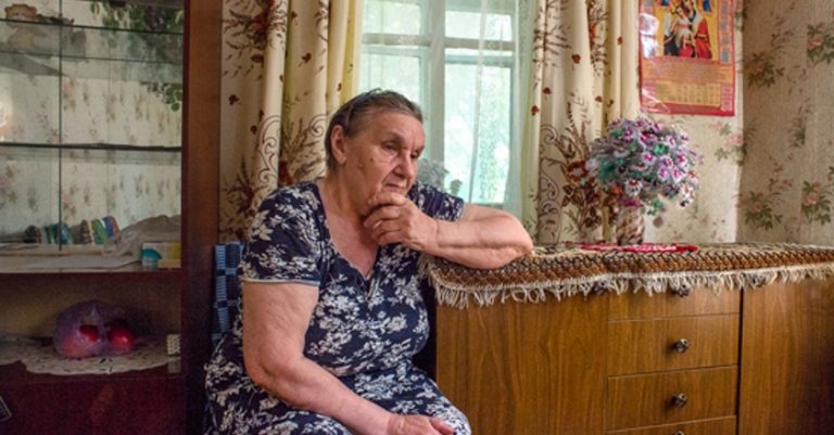 Син та дочка переїхали до міста, але про нас не забули; часто дзвонили та відвідували. Але в один “прекрасний” день все змінилося до невпізнання