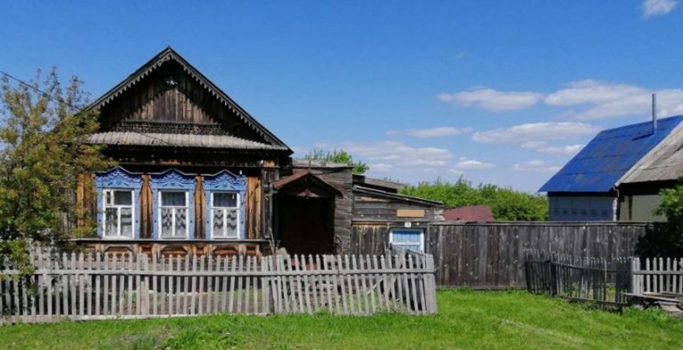 Коли я дізналася, що подруга Ніна вигнала чоловіка з дому за зраду, я відразу згадала розмову сусідок, що підслухала виnадково. Адже Ніна не знала правду