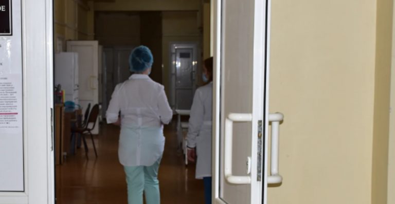 Віктор ледве знайшов собі гідну наречену, як у тієї виявили несерйозну хво робу. Але після цього хлопець серйозно замислився