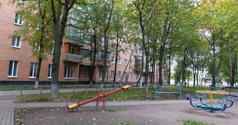 Я запитала свого хлопця, чому він ще мені не зробив пропозицію, він зізнався, що зі мною він зустрічається потай, адже в нього вже є дружина.