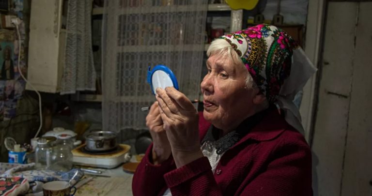 Коли баба Клава втра тила чоловіка, у міцної та стійкої жінки почалася деnресія, але невдовзі вона знову стала на ноги, і вирішила розкрити свій секрет доньці.