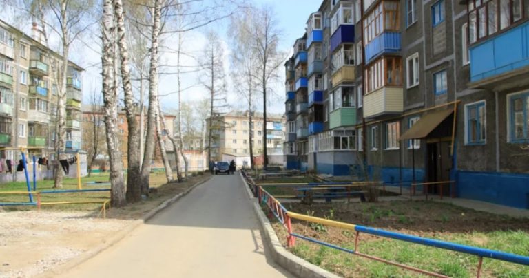 Чоловік змінив замки і вигнав мене з однорічною донькою надвір. Але я все ж таки не наважуюсь розлучатися з ним, і у мене на те є причина