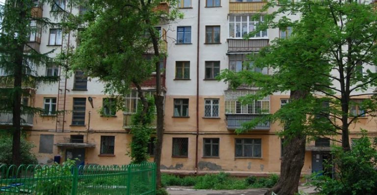 Незважаючи на те, що Роберт любив Елю, він зрадив їй з Галею і у них наро дився син. Еля дізналася про це і пішла, але, як виявилося, у долі були інші плани.