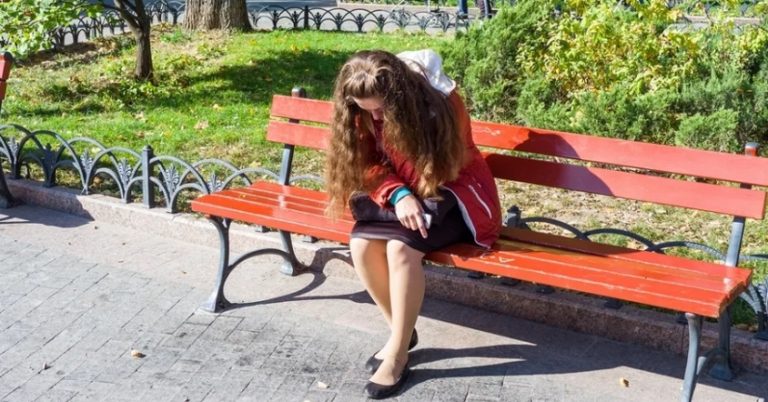 ”Мамо, ти де була?”- Інна сиділа в парку, і просила Бога подати їй знак – що ж робити з дитиною, як раптом маленькі ручки обійняли її ззаду