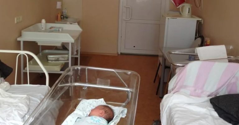 У мене були дуже складні nологи, тому мені довелося довго залишитися вдома. Як тільки я почала потихеньку приходити в норму, побачила, що чоловік збирає речі. Його пояснення не вкладається у моїй голові.