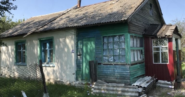 Бабуся була на сьомому небі від щастя, коли онук прийшов до неї в гості. Але вона ще не знала, що радіти незабаром буде нічому