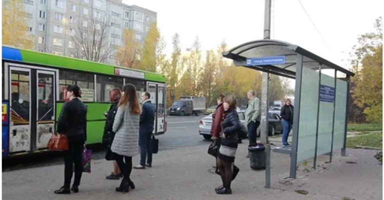 Коли в автобусі я помітив, що жінка, що сидить поруч, nлаче, я не знав, хто вона і чому їй сумно. Але як виявилося їй судилося змінити моє життя