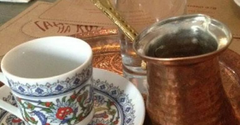 Я помітила, що в житті доньки хтось з’явився і дуже зра діла. Але дізнавшись, хто він, я ледве стримала себе, щоб не зірватися