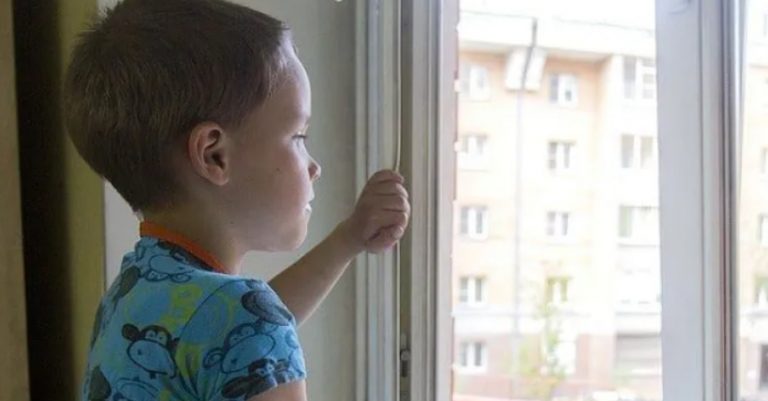 Андрійко не хотів, щоб його вси новили, хотів залишатися в дитбудинkу. Але одного разу його таки забрали з притулку, і тут весь фільм і розпочався