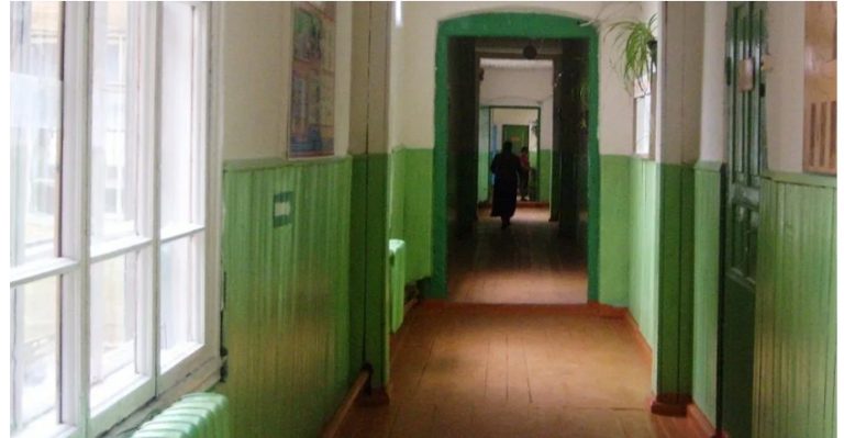 Жінка сорока років кричала на школярку через те, що та відмовила її сину. Такого я допустити не могла і поспішила туди – розібратися