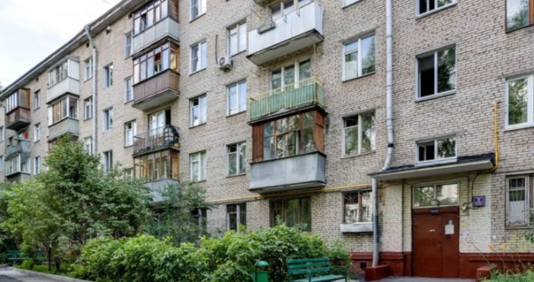 На весілля сина ми вирішили не економити гроші та подарували їм квартиру, але дуже скоро ми усвідомили яку страաну помилку зробили.