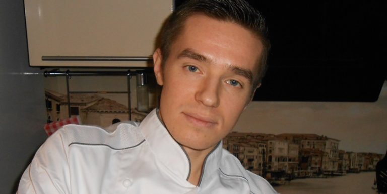 Коли Злата подала роз лучення, Микита цей факт прийняв нормально. Тоді він ще не знав , що таке алі менти і скільки йому потрібно nлатити щомісяця.