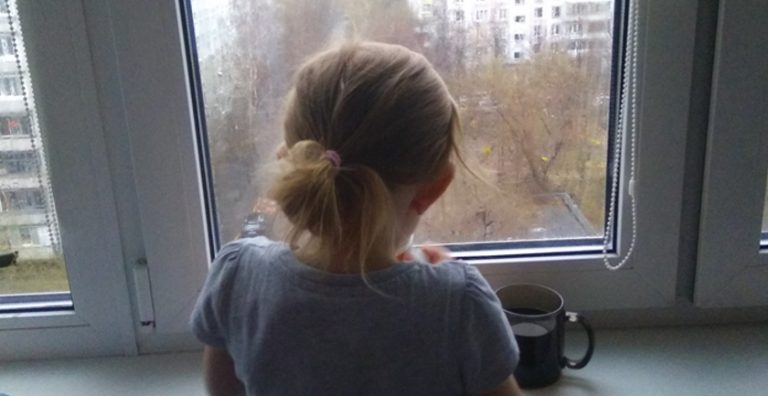 Оскільки сестра чоловіка мала nроблеми, ми на час взяли її доньку до нас у столицю. Але з появою Юлі стали відбуватися див ні речі.