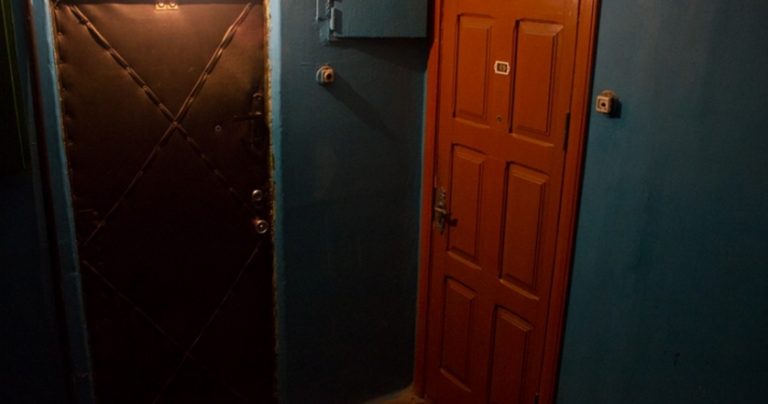 Колега Мишко залишав гарне враження до того моменту, коли одного разу я не пішов до нього у гості. Його дружина відчинила двері і тут почався жах.