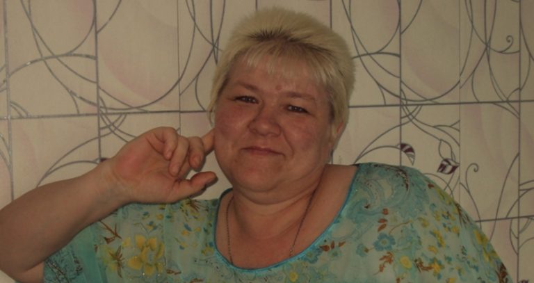 Коли я вийшла заміж, мати мені сказала, що не треба вірити чоловікові, який обіцяв жити з його батьками лише кілька місяців. Через 4 роки я згадала слова матері.