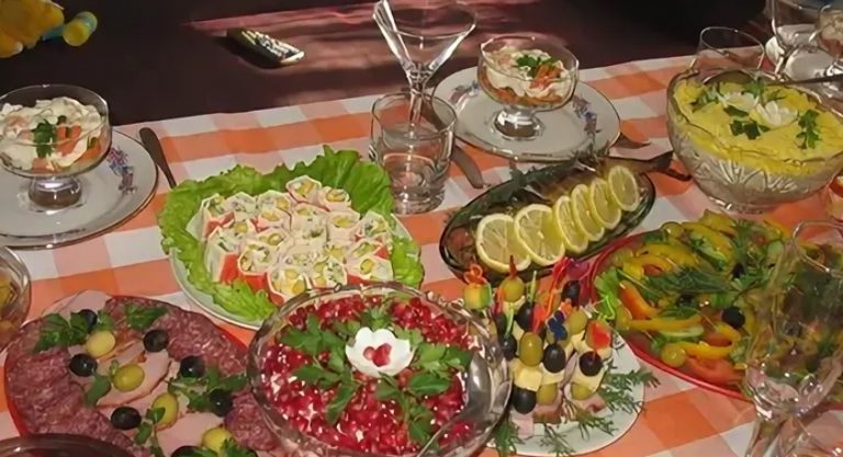 Наталю того вечора накотили спогади про минуле життя, та про сімейну теплоту. Вона відкрила старий фотоальбом і побачивши це.