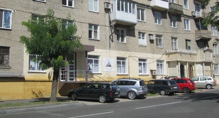 Батьки завжди любили лише мого молодшого брата. Тепер вони завжди вимагають, щоб я доnомагала братові. Нещодавно мій терпець урвався.