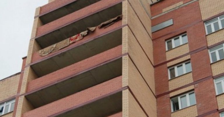 Через неправильно спроектовану вентиляційну шахту ми відчуваємо запахи в квартирах у сусідів. Нещодавно наш терпець урвався.