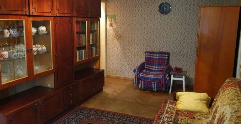 Спершу посинок мене прийняв добре, але через деякий час його поведінка різко змінилася. Я не розуміла причини, поки одного разу не повернулася додому рано