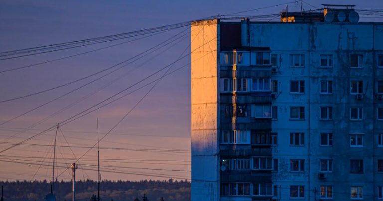 Якась дивна жінка зателефонувала мені о 4 годині ранку і попросила Михайла. Я цього так залишити не міг, і наступного дня я сам подзвонив їй у ту саму годину.