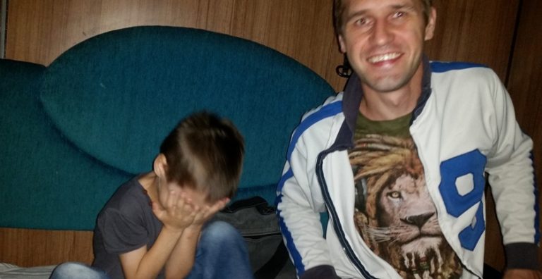 Тимофій довго шукав спосіб, як наро дити і виховати дітей, не маючи при цьому дружини. Дивно, але він знайшов чудовий спосіб.