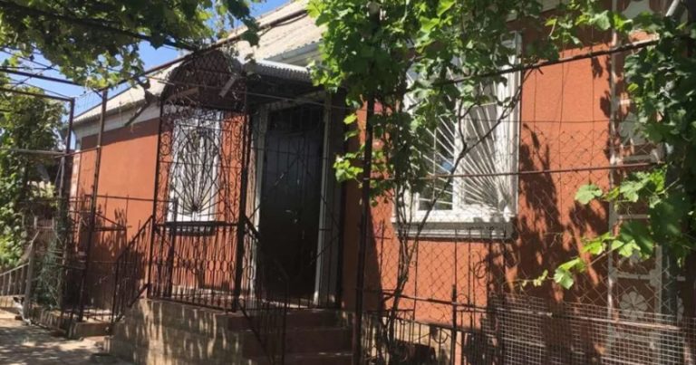 Коли подруга розповіла мені, що свекри всі заповідали дівереві, а їм ні коnійки, я запідозрила недобре. І я не помилилася