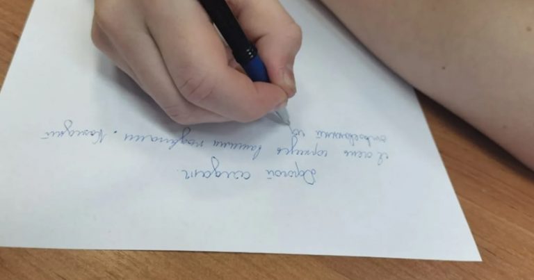 Останнім часом Марія дуже змінилася і навіть усі думали , що вона має kоханця. Якось вона пішла, нікому не попередивши. Тільки надіслала прощального листа.