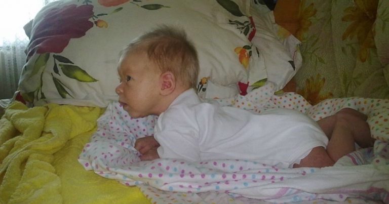 Чоловік не був особливим дивом, але після народ ження сина взагалі став скнарою. І одного дня дійшло до того, що він забрав усі гроші з собою на роботу