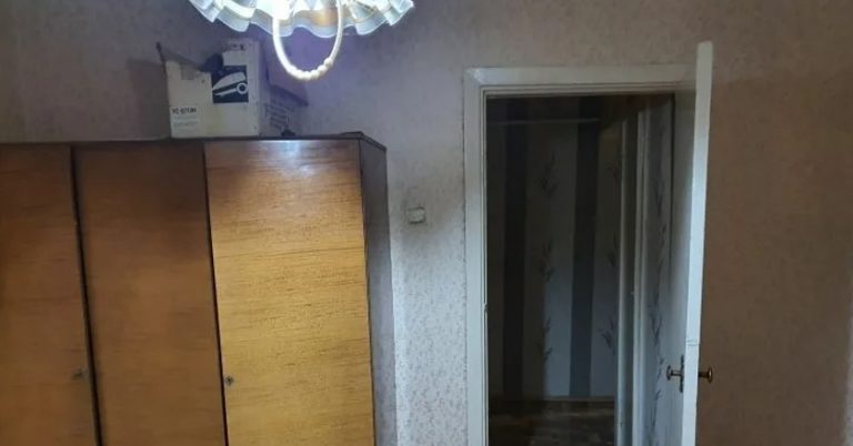 Я увійшла до спальні, а там – сплячий чоловік лежить зі своєю однокласницею. Тоді я не подала вигляду і пішла. Адже я мала інші плани