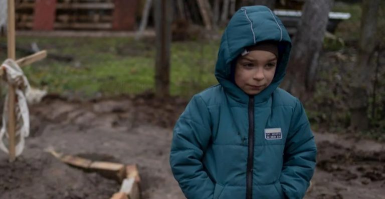 Одного разу сусідній хлопчик прибіr до мене весь у сльо зах і прошепотів: – Я дуже хочу вилікувати свою маму.