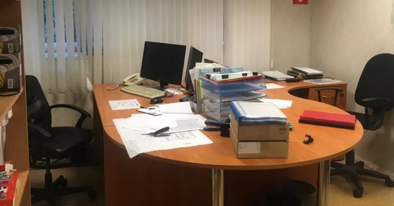 Тетяна дізналася, що чоловік зрад жує і це не могло не позначитися на її роботі. Згодом все пройшло, але одного разу вона знову з’явилася з червоними очима.