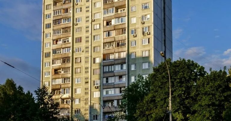 Ми з чоловіком вклали чимало грошей у його батьківську квартиру після нашого весілля, і раптом золовка вирішила роз лучитися і зажадала свою частку