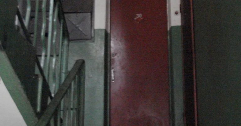 Коли моя сусідка Уляна хвилюється, вона починає заїкатися. Я завжди думала, що напевно її в дитинстві налякав собака, але, як потім з’ясувалося, причиною цього була її мама.