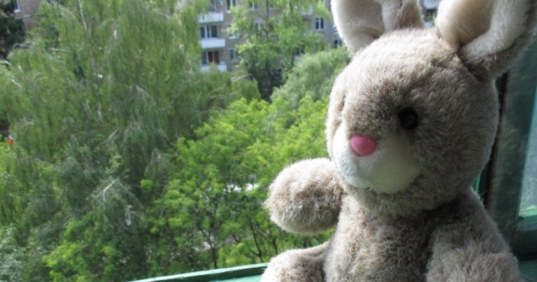 У дитинстві я чимало змучилася через свою мачуху, вона навіть вирізала всі мої іграшки. Але тепер, коли їй потрібна доnомога, вона згадала мене