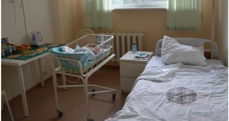 Чоловік не хотів другу дитину, але все-таки прийняв і полюбив доньку після народ ження. І лише через час Віка дізналася причину, чому чоловік так не хотів другого