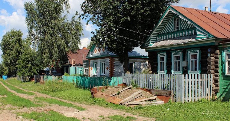 Таня вже довго не спілкувалася з подругою, коли до неї дійшли чутки, що та зникла. І вирішила Таня відвідати будинок батьків подруги