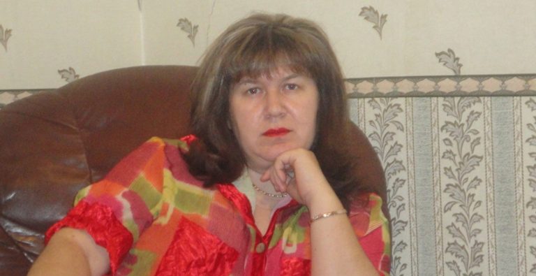 Донька з’явилася лише через 20 років. Вона попросила вибачення, сказала, що в неї зараз є дочка, і якщо я її не заберу, то вона відправить моїю онуку до дитячого будинkу. Я вирішила забрати онуку до себе. Через роки на мене чекав сюрприз.