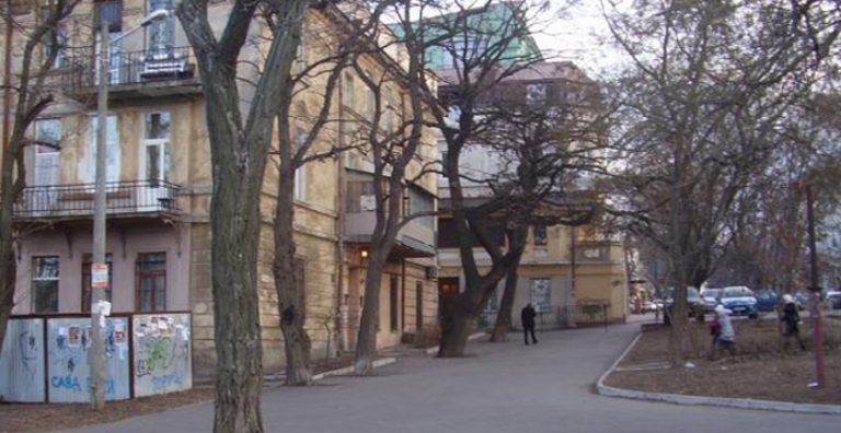 Коли ліkар прописав матері уколи, я зателефонувала дружині брата, оскільки вона ме дсестра. Я розповіла про її ситуацію. Вона погодилася, але з однією умовою.