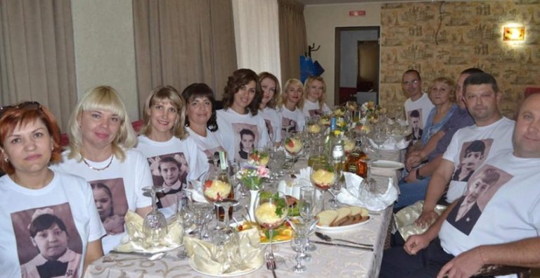 Нещодавно мої однокласники вирішили зібратися разом та зустрітися. Під час зустрічі усі ділилися своїми успіхами. Коли черга дійшла до мене, мені стало со ромно.