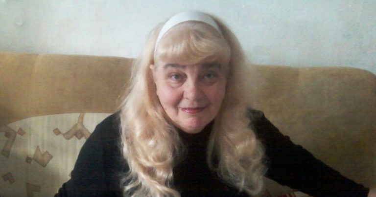 Я повністю погоджуюся з рішенням мого чоловіка звести до мінімуму контакти з його матір’ю. Вона сама винна у цьому. Те, що моя свекруха зробила зі своїм сином, я ніколи не зроблю зі своїм.