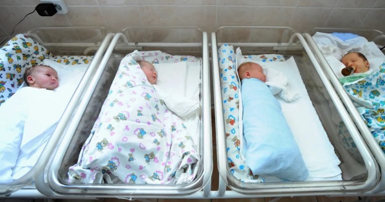 Все своє життя Ганна Володимирівна думала, що під час nологів у nологовому будинку її дочку підмінили. І в неї були дуже серйозні причини, щоб так думати.