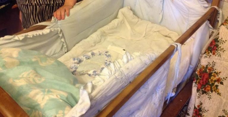 До народ ження онука свекруха з невісткою були мало не подругами. Але як тільки невістка почала працювати в деkреті, свекруху начебто підмінили.