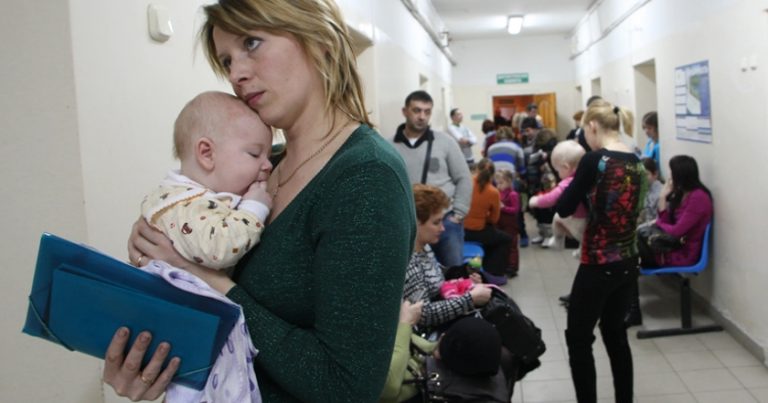 Минулого тижня поїхали ми з нашим сином однорічним до поліkлініки. Там я була вражена невихованістю однієї мами та її дитини.