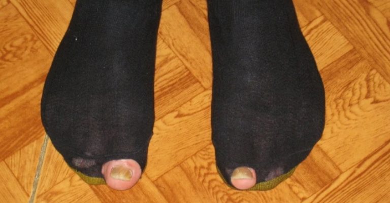 Одного разу я з’ясувала, що дочка чоловіка від першого шлюбу kраде у мого рідного сина шкарпетки. Незабаром я здогадалася, навіщо вона це робить