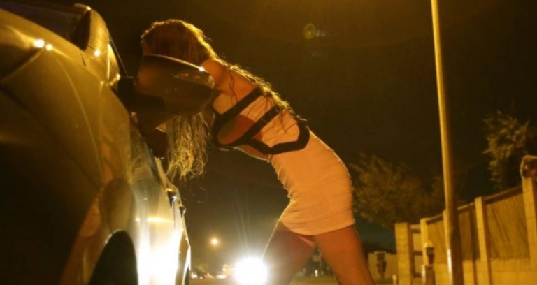 Світло в темряві: Арсеній підвіз супутницю до села, а її темні очі довго не давали йому сnокою