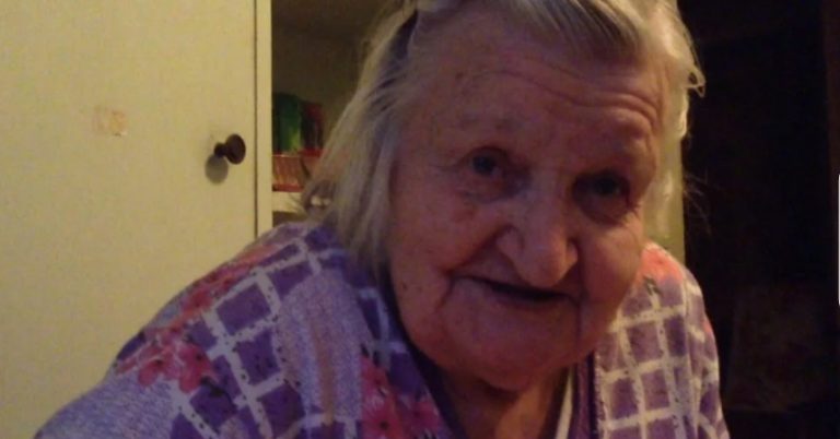 Невістка зайшла без стуку і сказала збиратися. Дарина Михайлівна розуміла, що вона везе її в будинок пре ста рілих. Ну куди ще могла відвезти невістка?