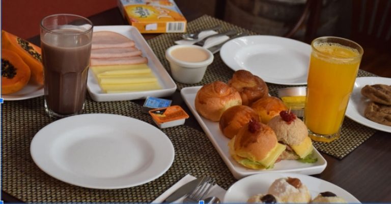 На дні народженні родички ми залишилися голодними, тому я забрала наш конверт з грошима — і ми поїхали звідти!