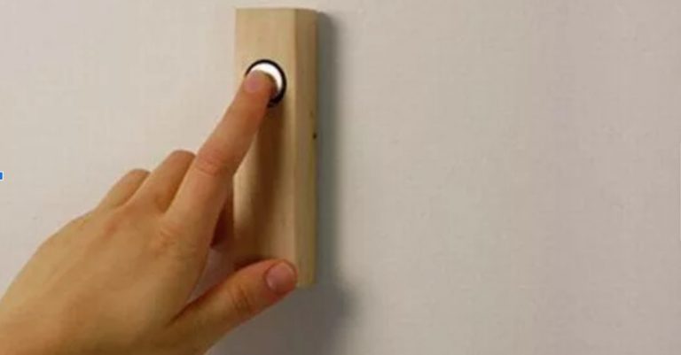 Коли сварка чоловіка та дружини була на піку — хтось подзвонив у двері. Подружжя не могли повірити своїм очам