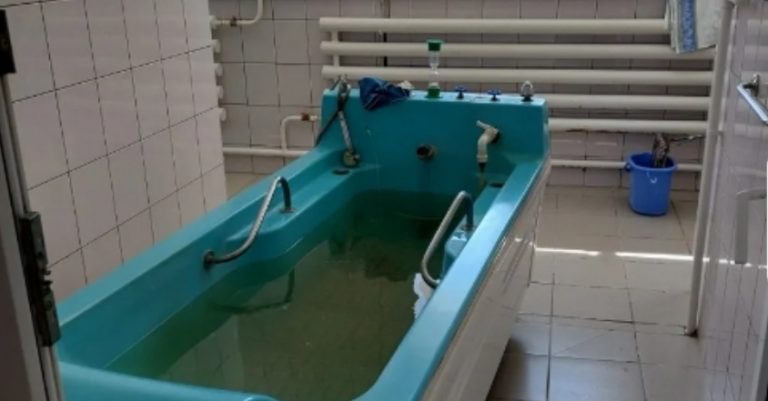 На жа ль, я була змуաена здати свою матір в будиноk nрестарілих. Думаю, що для нас двох так буде краще