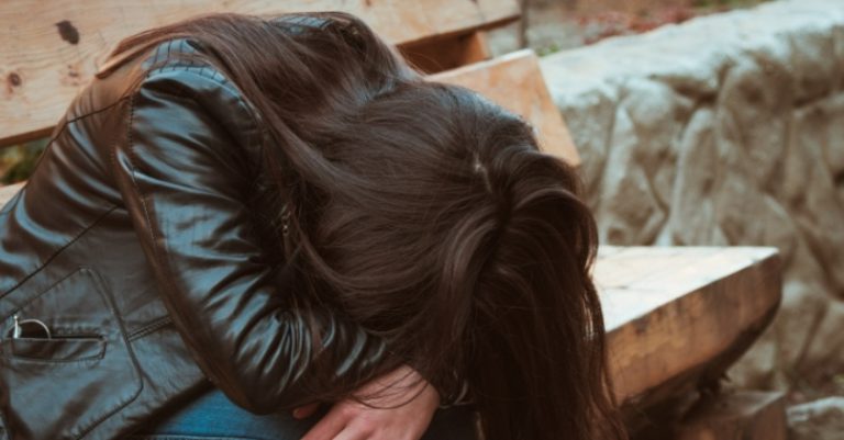 Гуляючи у парку з чоловіком та сином, я стала свідком сцени, яка перевернула все наше життя